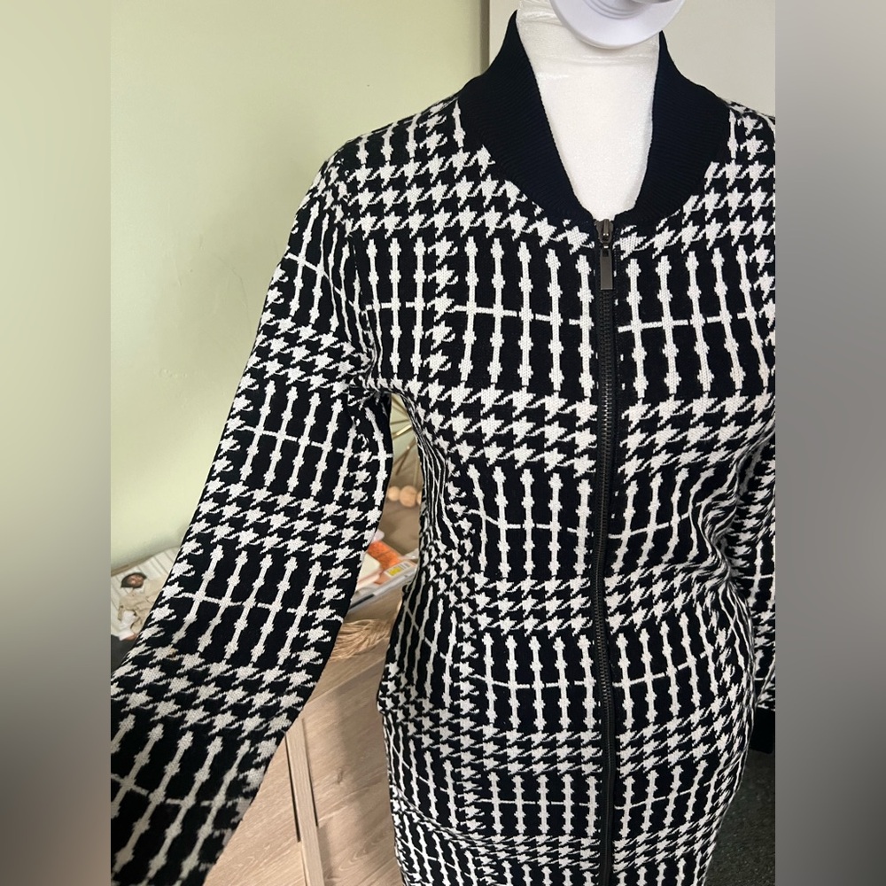 Zip-Up Fitted Bodycon Stretch Sweater Dress Modest Black & White Houndstooth XS